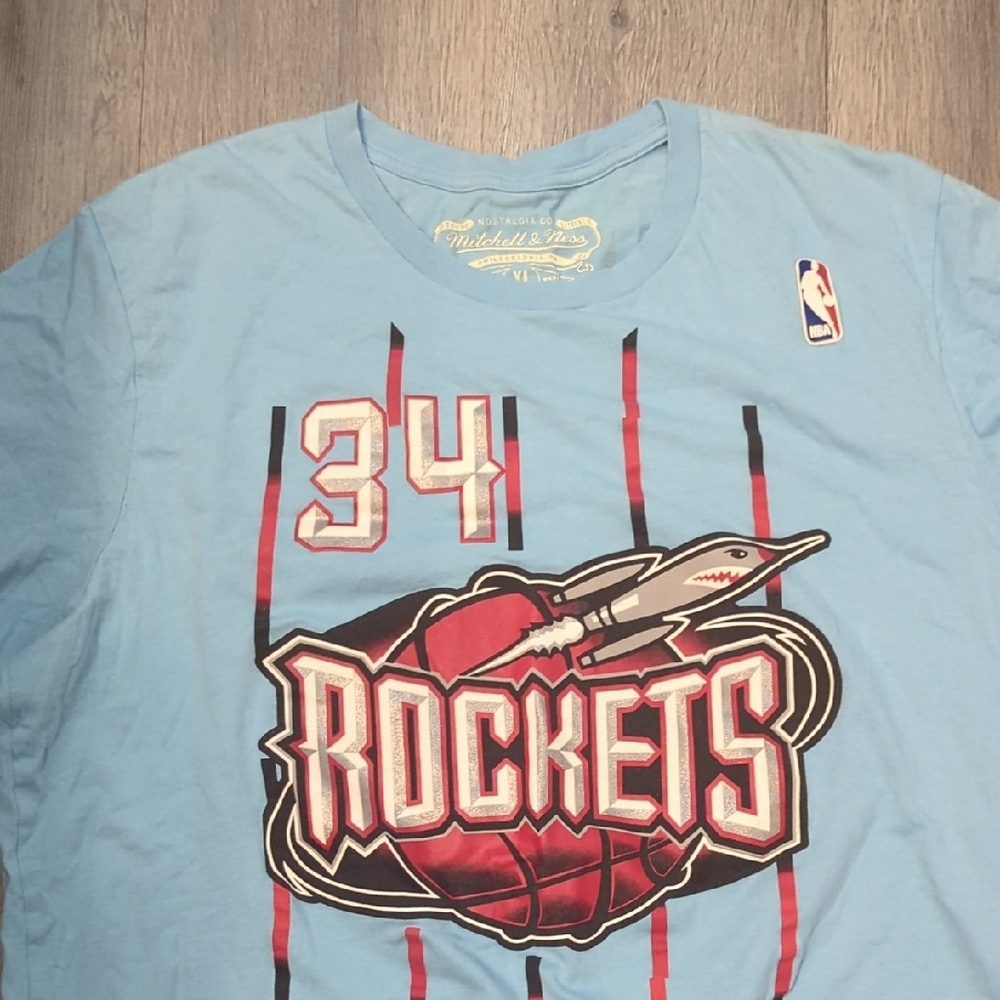 Mitchell & Ness Vintage Hakeem Olajuwon Light Blue Rockets Tee - Picture 2 of 5